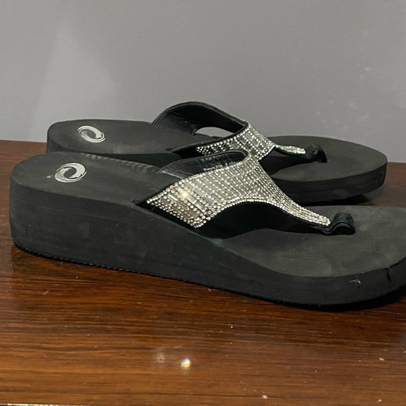 Heeled thing sandals with bling center EUC - Picture 3 of 7